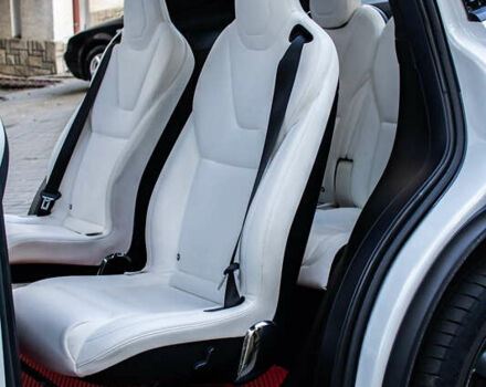 Белый Тесла Модель Х, объемом двигателя 0 л и пробегом 101 тыс. км за 28000 $, фото 4 на Automoto.ua