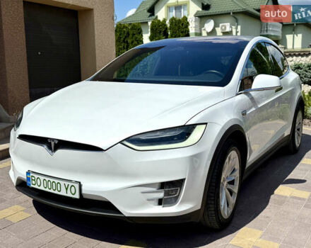 Белый Тесла Модель Х, объемом двигателя 0 л и пробегом 112 тыс. км за 31519 $, фото 4 на Automoto.ua