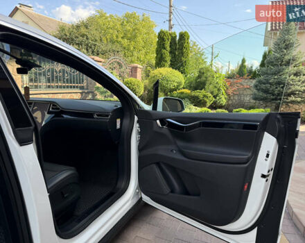 Белый Тесла Модель Х, объемом двигателя 0 л и пробегом 112 тыс. км за 31519 $, фото 84 на Automoto.ua
