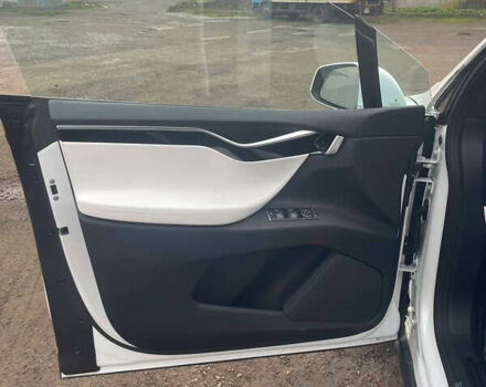 Белый Тесла Модель Х, объемом двигателя 0 л и пробегом 64 тыс. км за 29500 $, фото 12 на Automoto.ua