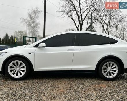 Белый Тесла Модель Х, объемом двигателя 0 л и пробегом 126 тыс. км за 25000 $, фото 3 на Automoto.ua