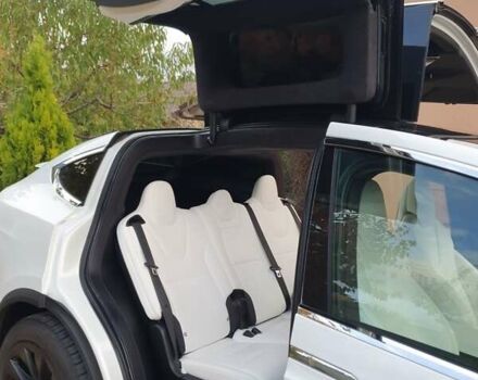 Белый Тесла Модель Х, объемом двигателя 0 л и пробегом 55 тыс. км за 27500 $, фото 19 на Automoto.ua