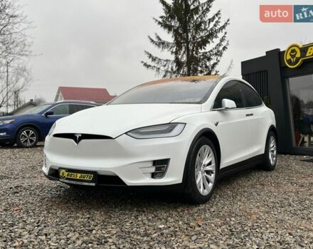 Белый Тесла Модель Х, объемом двигателя 0 л и пробегом 126 тыс. км за 25000 $, фото 2 на Automoto.ua
