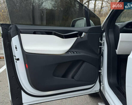 Білий Тесла Модель Х, об'ємом двигуна 0 л та пробігом 100 тис. км за 24999 $, фото 9 на Automoto.ua