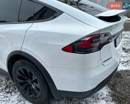 Белый Тесла Модель Х, объемом двигателя 0 л и пробегом 72 тыс. км за 27800 $, фото 2 на Automoto.ua