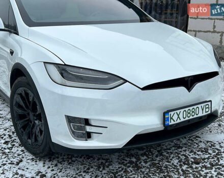 Белый Тесла Модель Х, объемом двигателя 0 л и пробегом 72 тыс. км за 27800 $, фото 7 на Automoto.ua