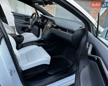 Белый Тесла Модель Х, объемом двигателя 0 л и пробегом 127 тыс. км за 29900 $, фото 26 на Automoto.ua
