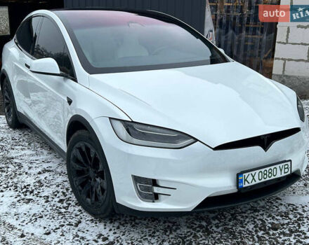 Белый Тесла Модель Х, объемом двигателя 0 л и пробегом 72 тыс. км за 27800 $, фото 6 на Automoto.ua