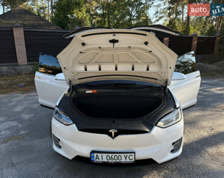 Белый Тесла Модель Х, объемом двигателя 0 л и пробегом 99 тыс. км за 30000 $, фото 24 на Automoto.ua
