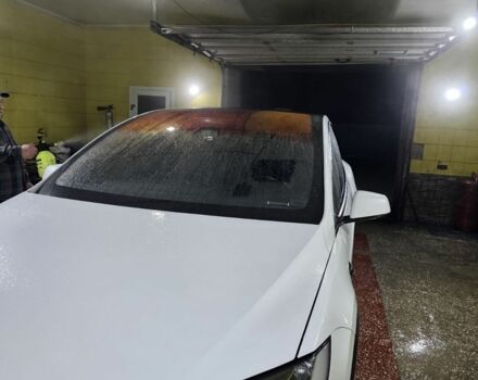 Белый Тесла Модель Х, объемом двигателя 0 л и пробегом 126 тыс. км за 29000 $, фото 2 на Automoto.ua