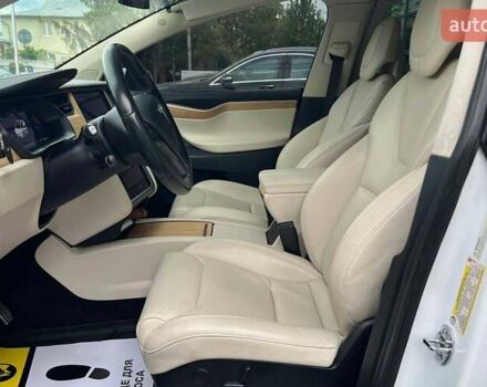 Белый Тесла Модель Х, объемом двигателя 0 л и пробегом 135 тыс. км за 28900 $, фото 13 на Automoto.ua