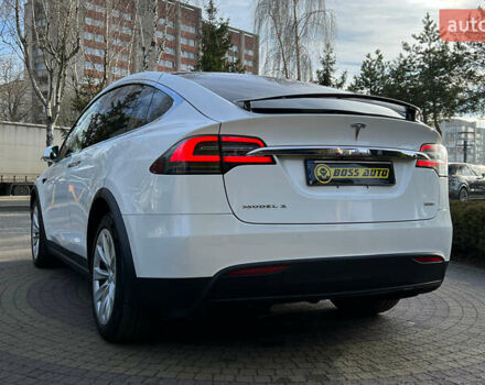Белый Тесла Модель Х, объемом двигателя 0 л и пробегом 72 тыс. км за 40650 $, фото 4 на Automoto.ua