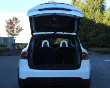 Белый Тесла Модель Х, объемом двигателя 0 л и пробегом 44 тыс. км за 8500 $, фото 19 на Automoto.ua