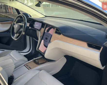 Белый Тесла Модель Х, объемом двигателя 0 л и пробегом 120 тыс. км за 28500 $, фото 9 на Automoto.ua