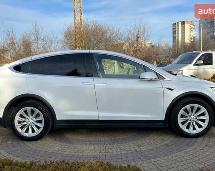 Белый Тесла Модель Х, объемом двигателя 0 л и пробегом 72 тыс. км за 40650 $, фото 7 на Automoto.ua