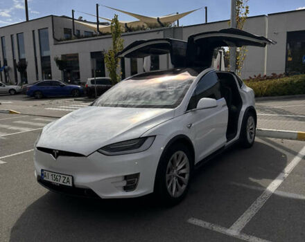 Белый Тесла Модель Х, объемом двигателя 0 л и пробегом 48 тыс. км за 26000 $, фото 3 на Automoto.ua