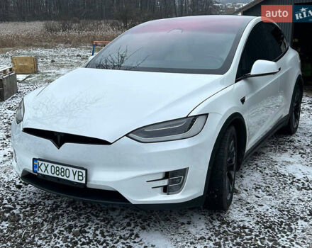 Белый Тесла Модель Х, объемом двигателя 0 л и пробегом 72 тыс. км за 27800 $, фото 5 на Automoto.ua