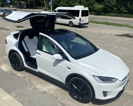 Белый Тесла Модель Х, объемом двигателя 0 л и пробегом 60 тыс. км за 28999 $, фото 3 на Automoto.ua