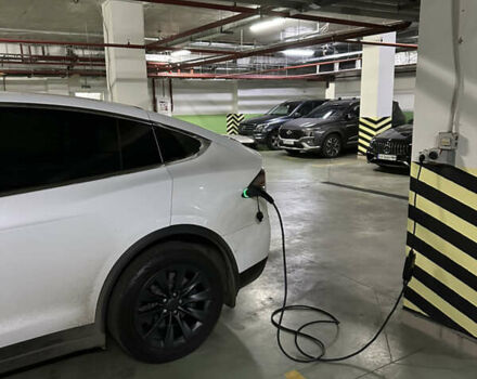 Белый Тесла Модель Х, объемом двигателя 0 л и пробегом 70 тыс. км за 24000 $, фото 5 на Automoto.ua