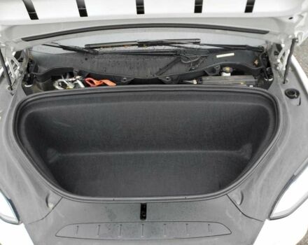 Белый Тесла Модель Х, объемом двигателя 0 л и пробегом 63 тыс. км за 9500 $, фото 11 на Automoto.ua