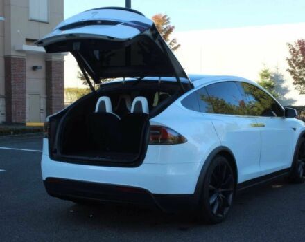 Белый Тесла Модель Х, объемом двигателя 0 л и пробегом 44 тыс. км за 8500 $, фото 18 на Automoto.ua