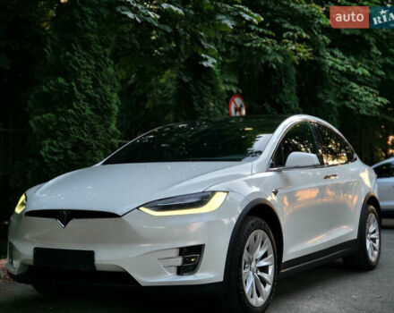 Белый Тесла Модель Х, объемом двигателя 0 л и пробегом 160 тыс. км за 21500 $, фото 1 на Automoto.ua