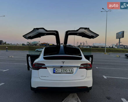 Белый Тесла Модель Х, объемом двигателя 0 л и пробегом 142 тыс. км за 22800 $, фото 5 на Automoto.ua