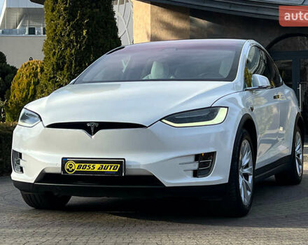 Белый Тесла Модель Х, объемом двигателя 0 л и пробегом 72 тыс. км за 40650 $, фото 2 на Automoto.ua