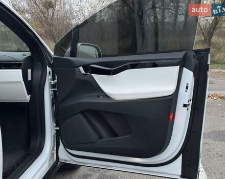 Белый Тесла Модель Х, объемом двигателя 0 л и пробегом 100 тыс. км за 22999 $, фото 41 на Automoto.ua