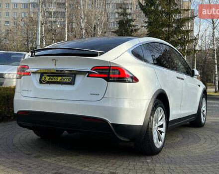 Белый Тесла Модель Х, объемом двигателя 0 л и пробегом 72 тыс. км за 40650 $, фото 6 на Automoto.ua