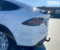 Белый Тесла Модель Х, объемом двигателя 0 л и пробегом 104 тыс. км за 41990 $, фото 5 на Automoto.ua