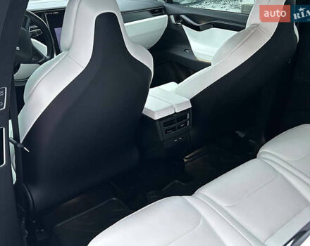 Белый Тесла Модель Х, объемом двигателя 0 л и пробегом 72 тыс. км за 27800 $, фото 12 на Automoto.ua