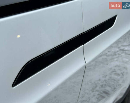 Белый Тесла Модель Х, объемом двигателя 0 л и пробегом 72 тыс. км за 27800 $, фото 9 на Automoto.ua