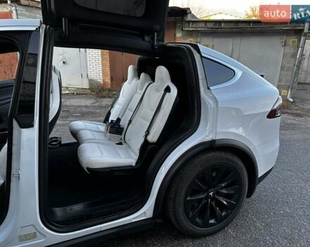 Белый Тесла Модель Х, объемом двигателя 0 л и пробегом 127 тыс. км за 29900 $, фото 3 на Automoto.ua