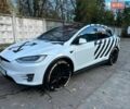 Белый Тесла Модель Х, объемом двигателя 0 л и пробегом 95 тыс. км за 26000 $, фото 1 на Automoto.ua