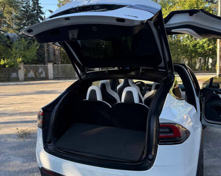 Белый Тесла Модель Х, объемом двигателя 0 л и пробегом 99 тыс. км за 30000 $, фото 21 на Automoto.ua