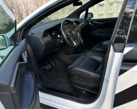 Белый Тесла Модель Х, объемом двигателя 0 л и пробегом 93 тыс. км за 34000 $, фото 8 на Automoto.ua