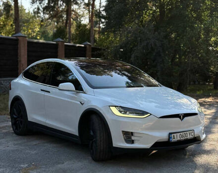 Белый Тесла Модель Х, объемом двигателя 0 л и пробегом 99 тыс. км за 30000 $, фото 6 на Automoto.ua