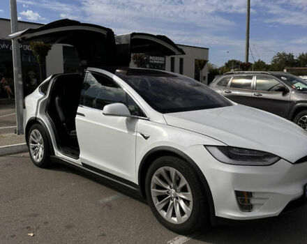 Белый Тесла Модель Х, объемом двигателя 0 л и пробегом 48 тыс. км за 26000 $, фото 2 на Automoto.ua