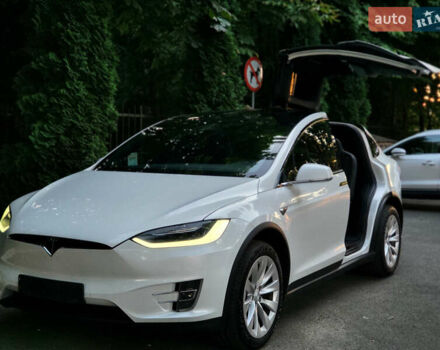 Белый Тесла Модель Х, объемом двигателя 0 л и пробегом 160 тыс. км за 21500 $, фото 14 на Automoto.ua