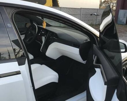 Білий Тесла Модель Х, об'ємом двигуна 0 л та пробігом 31 тис. км за 28600 $, фото 12 на Automoto.ua