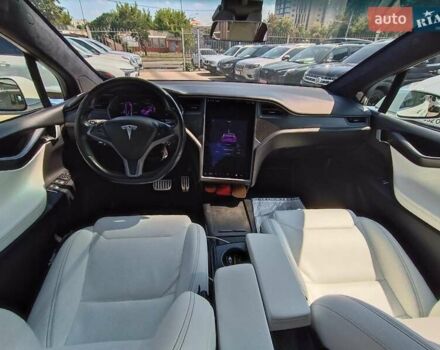 Белый Тесла Модель Х, объемом двигателя 0 л и пробегом 123 тыс. км за 27990 $, фото 32 на Automoto.ua