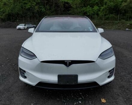 Белый Тесла Модель Х, объемом двигателя 0 л и пробегом 63 тыс. км за 9500 $, фото 4 на Automoto.ua