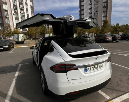 Белый Тесла Модель Х, объемом двигателя 0 л и пробегом 48 тыс. км за 26000 $, фото 5 на Automoto.ua