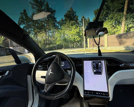 Белый Тесла Модель Х, объемом двигателя 0 л и пробегом 99 тыс. км за 30000 $, фото 13 на Automoto.ua