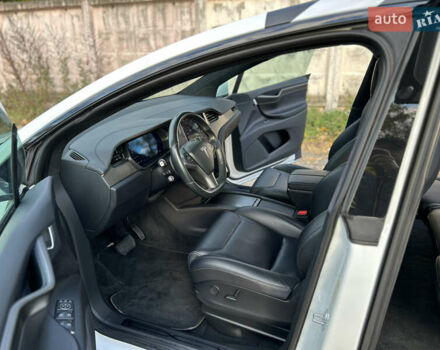 Белый Тесла Модель Х, объемом двигателя 0 л и пробегом 93 тыс. км за 34000 $, фото 18 на Automoto.ua