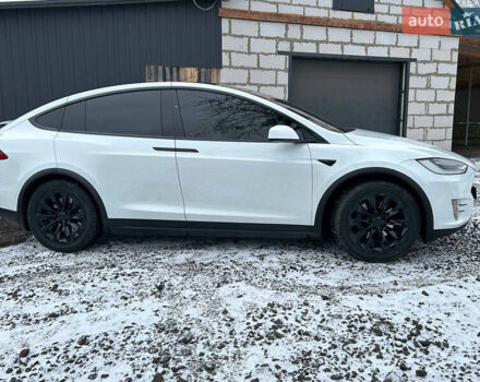 Белый Тесла Модель Х, объемом двигателя 0 л и пробегом 72 тыс. км за 27800 $, фото 8 на Automoto.ua