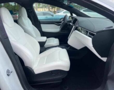 Белый Тесла Модель Х, объемом двигателя 0 л и пробегом 50 тыс. км за 19900 $, фото 5 на Automoto.ua