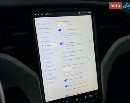 Белый Тесла Модель Х, объемом двигателя 0 л и пробегом 100 тыс. км за 22999 $, фото 23 на Automoto.ua