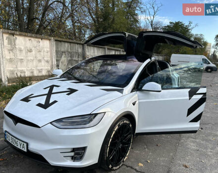 Белый Тесла Модель Х, объемом двигателя 0 л и пробегом 93 тыс. км за 34000 $, фото 17 на Automoto.ua